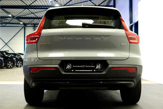 Volvo XC40 2.0 B4 145kW/198pk DCT7 Ultimate Dark Facelift! PANORAMADAK + GOOGLE DASHBOARD + HARMAN/KARDON + ADAPT.CRUISE + STOEL&STUURVERWARMING + NAPPALEER + STOEL-&STUURVERWARMING + LANE ASSIST + CAMERA + MATRIX LED + PARKSENSOREN + 19" LM-VELGEN!!