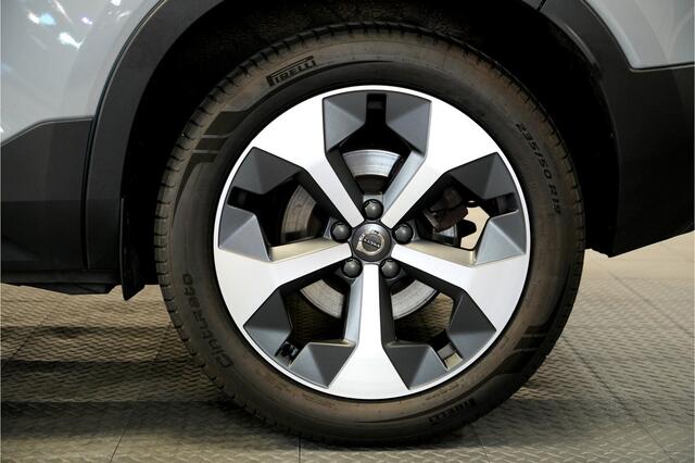 Volvo XC40 2.0 B4 145kW/198pk DCT7 Ultimate Dark Facelift! PANORAMADAK + GOOGLE DASHBOARD + HARMAN/KARDON + ADAPT.CRUISE + STOEL&STUURVERWARMING + NAPPALEER + STOEL-&STUURVERWARMING + LANE ASSIST + CAMERA + MATRIX LED + PARKSENSOREN + 19" LM-VELGEN!!