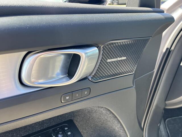 Volvo XC40 B4 Plus Dark | Harman / Kardon | Trekhaak | Memoryseats | Climate Pack |