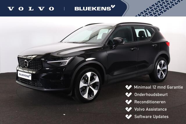 Volvo XC40 B4 Plus Dark - IntelliSafe Assist & Surround - Harman/Kardon audio - Parkeercamera achter - Verwarmde voorstoelen & stuur - Parkeersensoren voor & achter - Elektr. bedienb. voorstoelen met geheugen links - Draadloze tel. lader - Elektr. inklapbare trekhaa