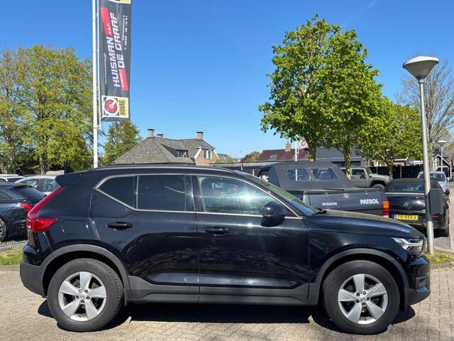 Volvo XC40 1.5 T3 Momentum Benzine Automaat 2020 Zwart Trekhaak