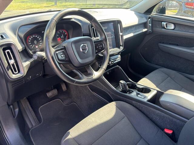 Volvo XC40 1.5 T3 Momentum Benzine Automaat 2020 Zwart Trekhaak