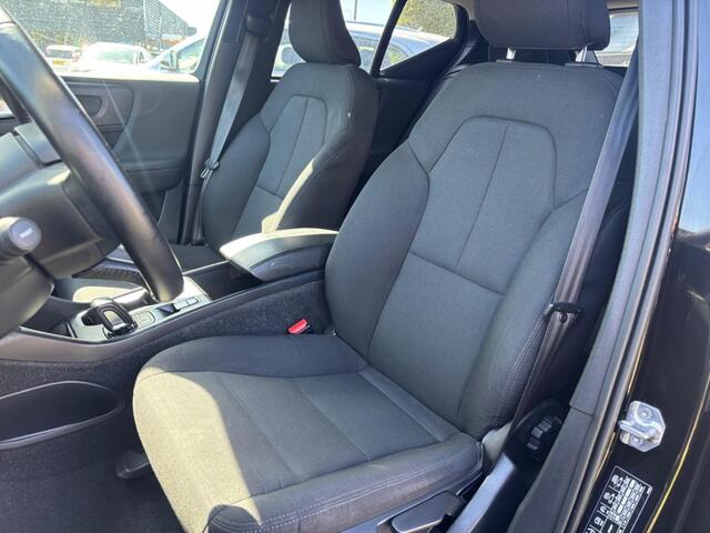 Volvo XC40 1.5 T3 Momentum Benzine Automaat 2020 Zwart Trekhaak