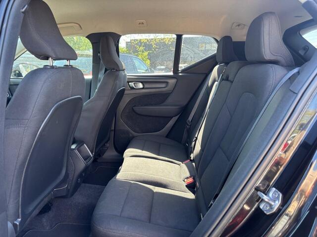 Volvo XC40 1.5 T3 Momentum Benzine Automaat 2020 Zwart Trekhaak