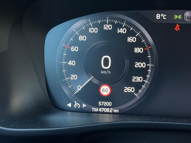 Volvo XC40 1.5 T5 Recharge Inscription - navi - carplay/android - elec achterklep - camera