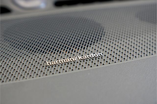 Volvo XC40 1.5 T5 Recharge 193kW/262pk DCT7 Inscription EL.TREKHAAK + BLIS + CAMERA + LEER + NAVI SENSUS + SPORTSTOELEN + CRUISE CONTROL + LANE ASSIST + LENDESTEUN + DAB AUDIO + KEYLESS ENTRY&GO + LED KOPLAMPEN + MISTLAMPEN + PARKSENSOREN + 19" LM-VELGEN!!