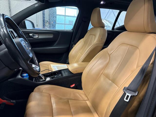 Volvo XC40 2.0 T4 AWD Inscription | Leder | NL-Auto | Elektr. Achterklep | Elektr. Voorstoelen | Schuif/Kanteldak | Parkeersensoren V+A |