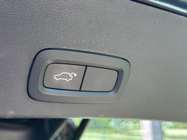Volvo XC40 1.5 T3 R-Design / Parkeercamera / Elek. bedienbare achterklep / Pilot assist / Adaptive cruise control / Nubuck interieur / Carplay /