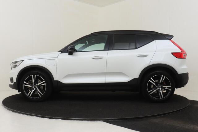 Volvo XC40 T5 TWIN ENGINE R-DESIGN *VOL!* -PANO.DAK|HARMAN/KARDON|POWER-SEATS|ADAP.CRUISE|BLIS|KEYLESS|CAMERA|PRIVACY.GLAS||TREKHAAK|19"