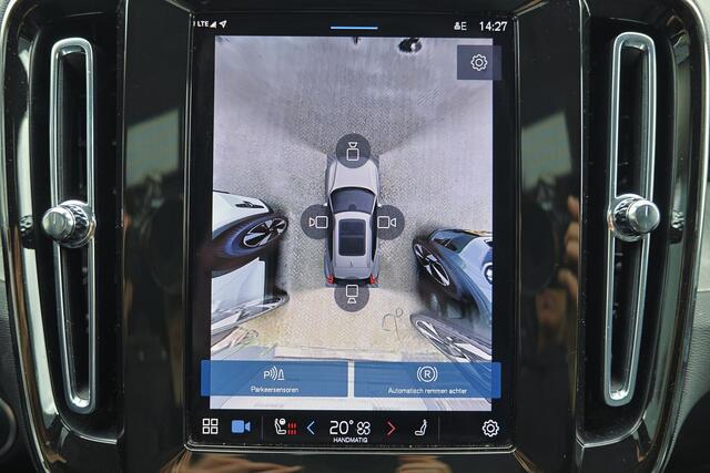 Volvo XC40 B4 Plus Dark - Panorama/schuifdak - IntelliSafe Assist & Surround - 360º Camera - Harman/Kardon audio - Adaptieve LED koplampen - Verwarmde voorstoelen & stuur - Parkeersensoren voor & achter - Elektr. bedienb. voorstoelen met geheugen links - Draadloze t