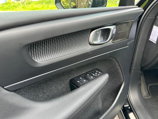 Volvo XC40 Recharge P8 AWD R-Design | Panoramadak | Camera | Warmtepomp | NL-Auto |