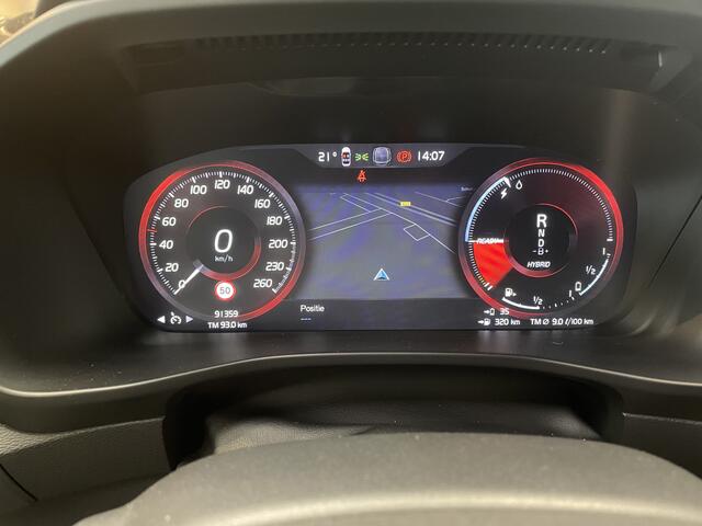 Volvo XC40 1.5 T5 Plug-In Recharge R-Design LED/ Camera/ Cruise/ LMV/ PDC