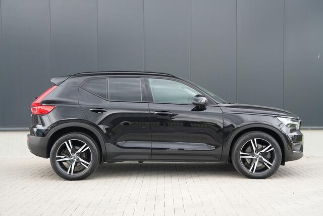 Volvo XC40 1.5 T5 Recharge R-Design Expression - Winterpakket - 19" LM velgen - Trekhaak - Camera - Navigatie - Rijklaar