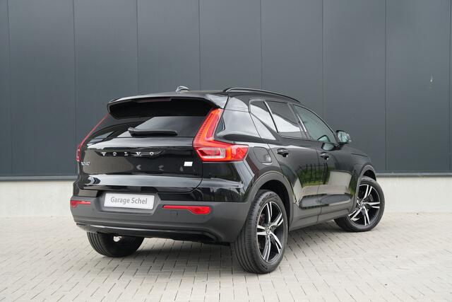 Volvo XC40 1.5 T5 Recharge R-Design Expression - Winterpakket - 19" LM velgen - Trekhaak - Camera - Navigatie - Rijklaar