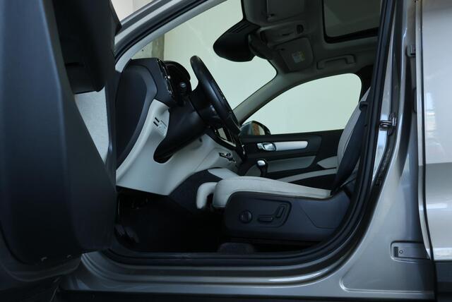 Volvo XC40 T2 Inscription | Lederen bekleding | Panoramadak | Semi Elektrische Wegklapbare Trekhaak | Elektrische wegklapbare trekhaak | Elektrische bedienbare voorstoelen | Dealeronderhouden | 1ste Eigenaar |