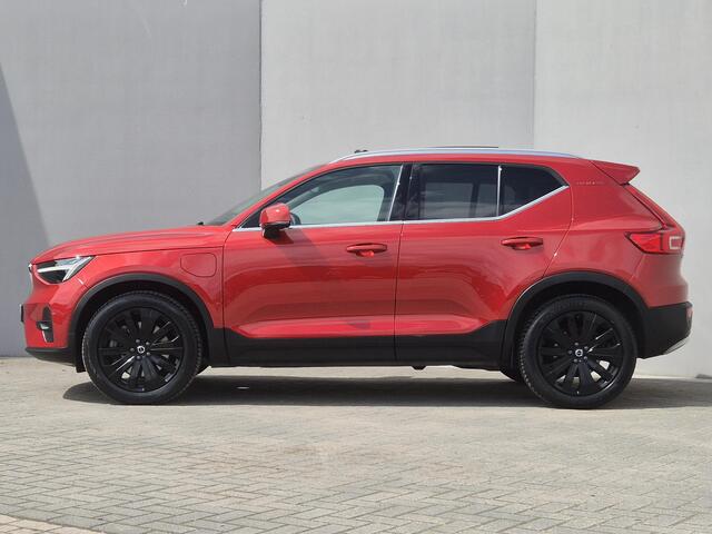 Volvo XC40 1.5 T4 Plug-in hybrid Ultimate Bright / Dealer onderhouden / All season banden / Glazen schuif- en kanteldak / Trekgewicht 1800 kg / Stuur- Stoel & Voorruitverwarming / Elektrische achterklep / Achteruitrijcamera / Harman/Kardon Audio Systeem /