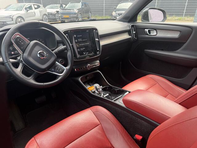 Volvo XC40 2.0 T4 Inscription | Trekhaak | Stoelverwarming | Parkeer camera | BLIS | Leder | Parkeersensoren | Cruise control | Metallic lak |