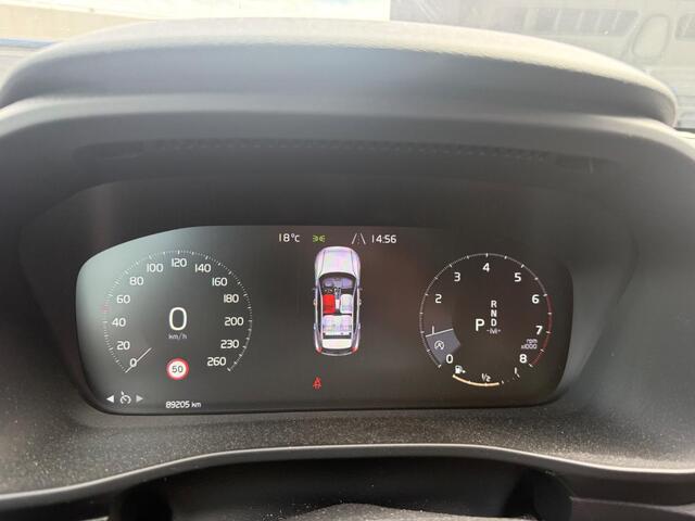 Volvo XC40 2.0 T4 Inscription | Trekhaak | Stoelverwarming | Parkeer camera | BLIS | Leder | Parkeersensoren | Cruise control | Metallic lak |