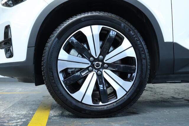 Volvo XC40 Recharge Core | Comfortstoelen | Stoelverwarming | Stuurwielverwarming | Draadloze telefoonlader | Adaptive Cruise Control | Parkeersensoren voor + achter | Parkeercamera |