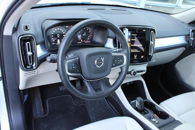 Volvo XC40 T2 130PK Automaat Business Pro | Org. NL | Camera | Schuif/kanteldak | PDC Achter | Climate Control | Leder | 18" LMV |