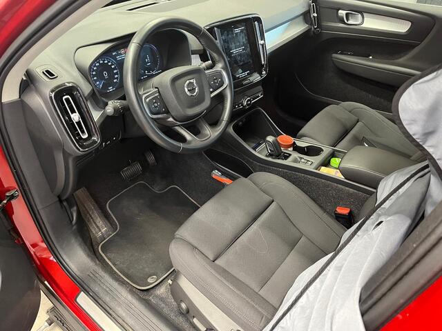 Volvo XC40 1.5 T5 Recharge Business Pro | Plug-in Hybrid (PHEV) | Trekhaak | Panoramadak | Achteruitrijcamera | Parkeersensoren | Stoelverwarming | Elektrisch Verstelbare Voorstoelen | Keyless Entry | Elektrische Achterklep | Cruise Control Adaptief | BLIS | Navigat