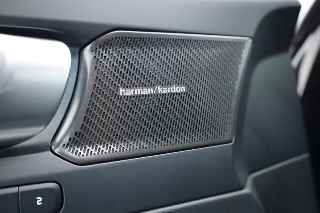 Volvo XC40 2.0 B3 Ultra Black Edition | Rijklaar! | S/K-Dak | Harman/Kardon | Bliss | Stuur-stoel+Voorruitverw. | 360*+PDC | Memory | Nav+App.Connect | Elek. Klep V