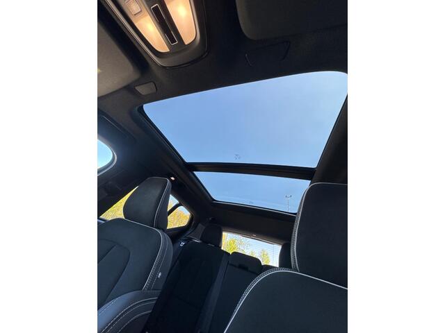 Volvo XC40 Recharge Ultimate 70 kWh | Black Pack | Warmtepomp | Panoramadak | Harman Kardon Audio | 360 Graden Camera | Alcantara | Keyless Entry | Elektrische Achterklep | Elektrisch Verstelbare Voorstoelen | Stoel & Stuurverwarming | Cruise Control Adaptief | BLIS