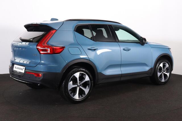Volvo XC40 B3 Ultra Dark - Panorama/schuifdak - IntelliSafe Assist & Surround - 360º Camera - Harman/Kardon audio - Adaptieve LED koplampen - Verwarmde voorstoelen & stuur - Parkeersensoren voor & achter - Elektr. bedienb. voorstoelen met geheugen links - Draadloze