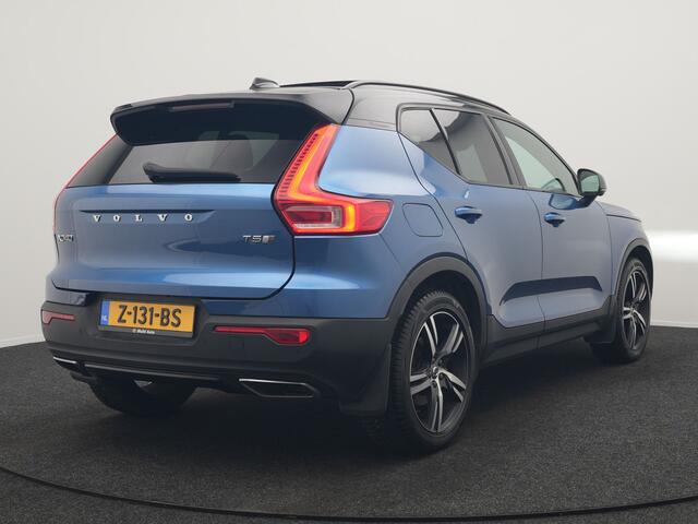 Volvo XC40 T5 Twin Engine R-Design PHEV 262pk | Trekhaak Af Fabriek | Panodak | Adaptive Cruise | 360 Camera | Harman / Kardon | Alcantara Sportstoelen Memory & Verwarmd | Apple Carplay | Stuur Verwarmd | Keyless | Blis | 19"L.M | Plug In Hybrid |