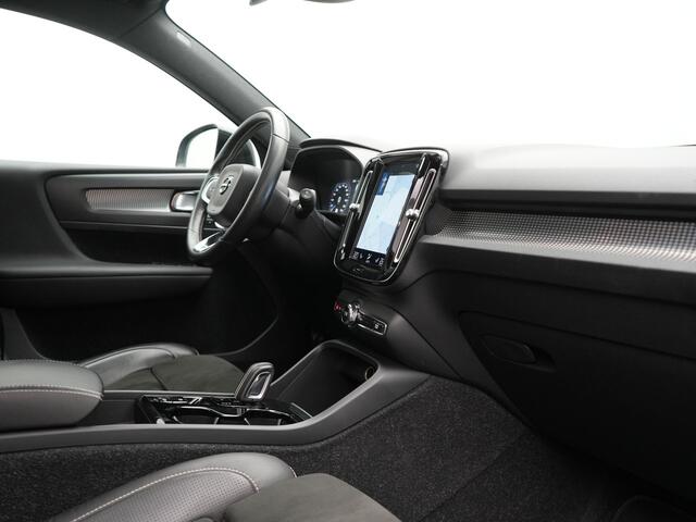 Volvo XC40 T5 Twin Engine R-Design PHEV 262pk | Trekhaak Af Fabriek | Panodak | Adaptive Cruise | 360 Camera | Harman / Kardon | Alcantara Sportstoelen Memory & Verwarmd | Apple Carplay | Stuur Verwarmd | Keyless | Blis | 19"L.M | Plug In Hybrid |