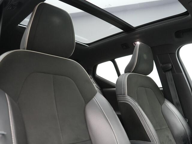 Volvo XC40 T5 Twin Engine R-Design PHEV 262pk | Trekhaak Af Fabriek | Panodak | Adaptive Cruise | 360 Camera | Harman / Kardon | Alcantara Sportstoelen Memory & Verwarmd | Apple Carplay | Stuur Verwarmd | Keyless | Blis | 19"L.M | Plug In Hybrid |