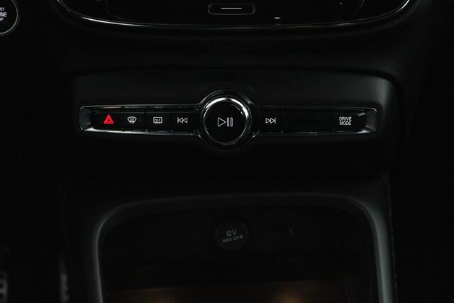 Volvo XC40 2.0 T4 R-Design | Parkeercamera | Stoelverwarming | Elektrische kofferklep | Navigatie