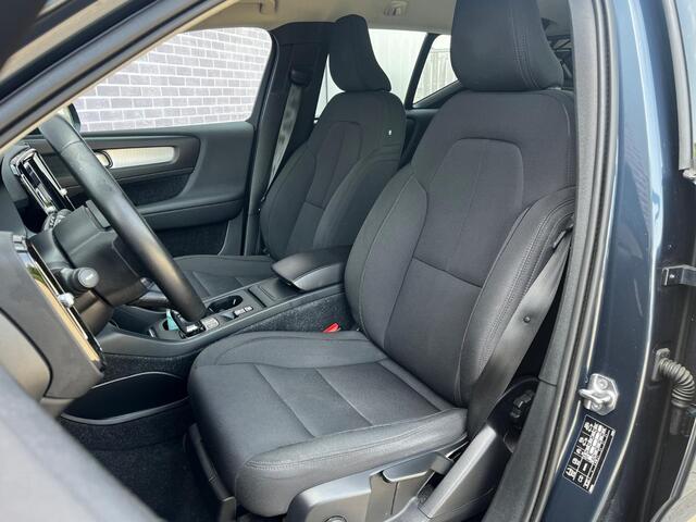 Volvo XC40 1.5 T3 Momentum | 360 Graden Camera | Stoelverwarming voor en achter | Navigatie | Apple Carplay | Android Auto | Elektrische Achterklep | Parkeersensoren | BLIS | Cruise Control Adaptief