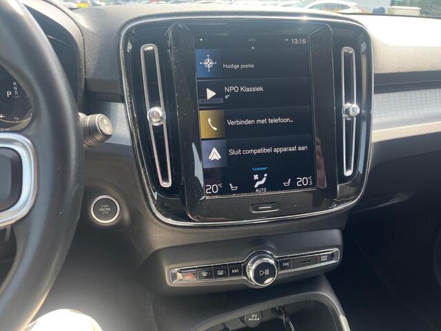 Volvo XC40 1.5 T3 Momentum | 360 Graden Camera | Stoelverwarming voor en achter | Navigatie | Apple Carplay | Android Auto | Elektrische Achterklep | Parkeersensoren | BLIS | Cruise Control Adaptief