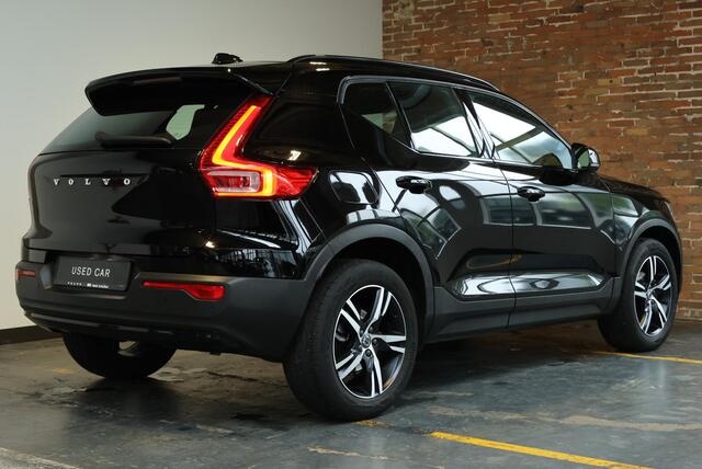 Volvo XC40 T2 R-Design | Adaptieve cruise control | High Performance audio | Achteruitrijcamera | Keyless Entree | | BLIS | Parkeersensoren voor + achter |