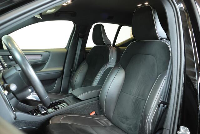 Volvo XC40 T2 R-Design | Adaptieve cruise control | High Performance audio | Achteruitrijcamera | Keyless Entree | | BLIS | Parkeersensoren voor + achter |