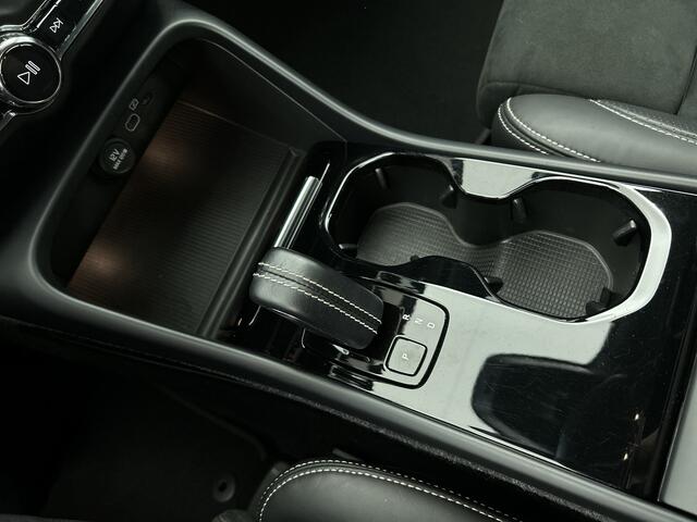 Volvo XC40 Recharge 78kWh R-Design / SOH 91% / Pdc.+Camera / 1/2 Leder / Stoel-Stuurverwarming / Navigatie / Apk 05-2027