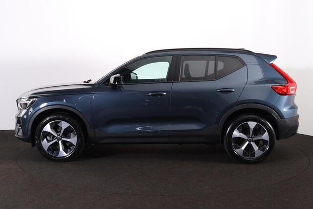 Volvo XC40 B3 Ultra Dark - Panorama/schuifdak - IntelliSafe Assist & Surround - 360º Camera - Harman/Kardon audio - Adaptieve LED koplampen - Verwarmde voorstoelen & stuur - Parkeersensoren voor & achter - Elektr. bedienb. voorstoelen met geheugen links - Draadloze