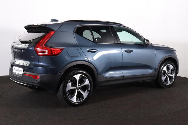Volvo XC40 B3 Ultra Dark - Panorama/schuifdak - IntelliSafe Assist & Surround - 360º Camera - Harman/Kardon audio - Adaptieve LED koplampen - Verwarmde voorstoelen & stuur - Parkeersensoren voor & achter - Elektr. bedienb. voorstoelen met geheugen links - Draadloze