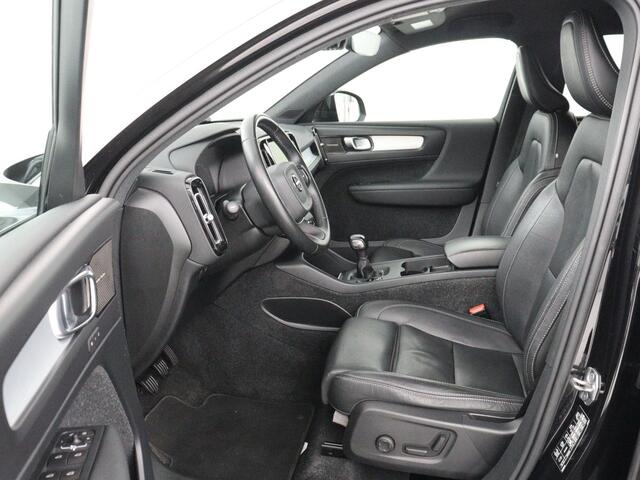 Volvo XC40 1.5 T3 Inscription | Leder | Stoelverwarming | Trekhaak | Carplay | Harman/Kardon | Camera | Keyless | Navigatie | Achterbankverwarming | Memory | Full LED | Cruise control | Parkeerhulp