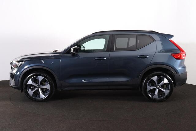 Volvo XC40 B3 Ultra Dark - Panorama/schuifdak - IntelliSafe Assist & Surround - 360º Camera - Harman/Kardon audio - Adaptieve LED koplampen - Verwarmde voorstoelen & stuur - Parkeersensoren voor & achter - Elektr. bedienb. voorstoelen met geheugen links - Draadloze