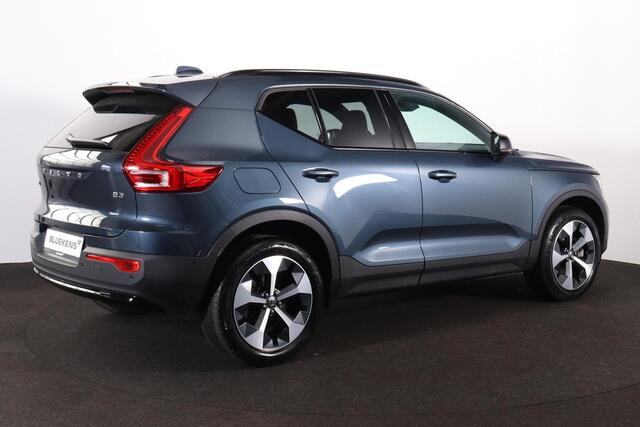 Volvo XC40 B3 Ultra Dark - Panorama/schuifdak - IntelliSafe Assist & Surround - 360º Camera - Harman/Kardon audio - Adaptieve LED koplampen - Verwarmde voorstoelen & stuur - Parkeersensoren voor & achter - Elektr. bedienb. voorstoelen met geheugen links - Draadloze