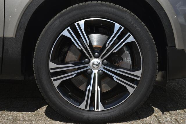 Volvo XC40 T4 Recharge Inscription | Fullmap Navigatie | Lederen bekleding | Elektrische voorstoelen | Memory op bestuurdersstoel | BLIS | Cruise Control | Climate Control | 19 inch Lichtmetalen Velgen |