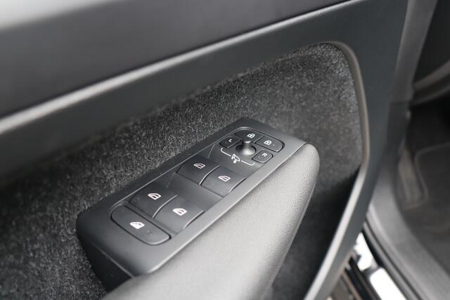 Volvo XC40 2.0 T4 R-Design, 1e eigenaar