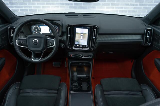 Volvo XC40 2.0 T5 AWD R-Design | Trekhaak | Harman Kardon Audio | Panoramadak | 360 Graden Camera | Apple Carplay | Android Auto | Elektrisch Verstelbare Voorstoelen | Stoelverwarming Voor en Achter | Keyless Entry | Elektrische Achterklep | BLIS | Parkeerverwarming