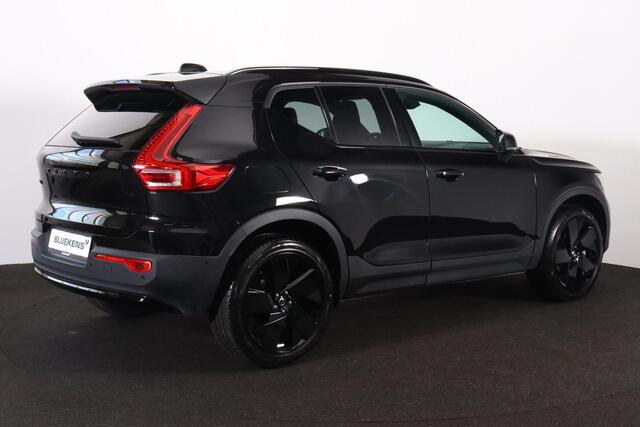 Volvo XC40 B3 Plus Black Edition - Panorama/schuifdak - IntelliSafe Assist & Surround - 360º Camera - Harman/Kardon audio - Verwarmde voorstoelen & stuur - Parkeersensoren voor & achter - Elektr. bedienb. voorstoelen met geheugen links - Draadloze tel. lader - Extra