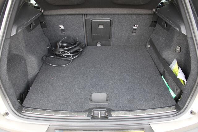 Volvo XC40 T5 262PK Automaat Recharge Inscription | Adapt. Cruise | PDC+ Camera | Verw. Voorstoelen & stuurwiel | Leder | AppleCarplay |