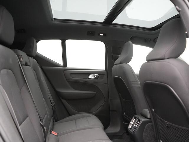 Volvo XC40 Pro Recharge Pure Electric 70kWh 232pk | Panodak | Adaptive Cruise | 360 Camera | Warmtepomp | Sportstoelen Memory & Verwarmd | Harman / Kardon | Google Assistent | 20"L.M | Stuur Verwarmd | Keyless | Blis | DAB |