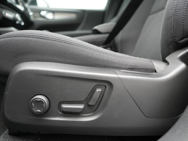 Volvo XC40 Pro Recharge Pure Electric 70kWh 232pk | Panodak | Adaptive Cruise | 360 Camera | Warmtepomp | Sportstoelen Memory & Verwarmd | Harman / Kardon | Google Assistent | 20"L.M | Stuur Verwarmd | Keyless | Blis | DAB |