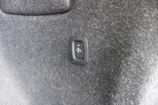 Volvo XC40 T4 211PK Automaat Recharge Inscription Expression | Trekhaak | AppleCarplay | PDC + Camera | El. Achterklep | 18" LMV | Climate Control |